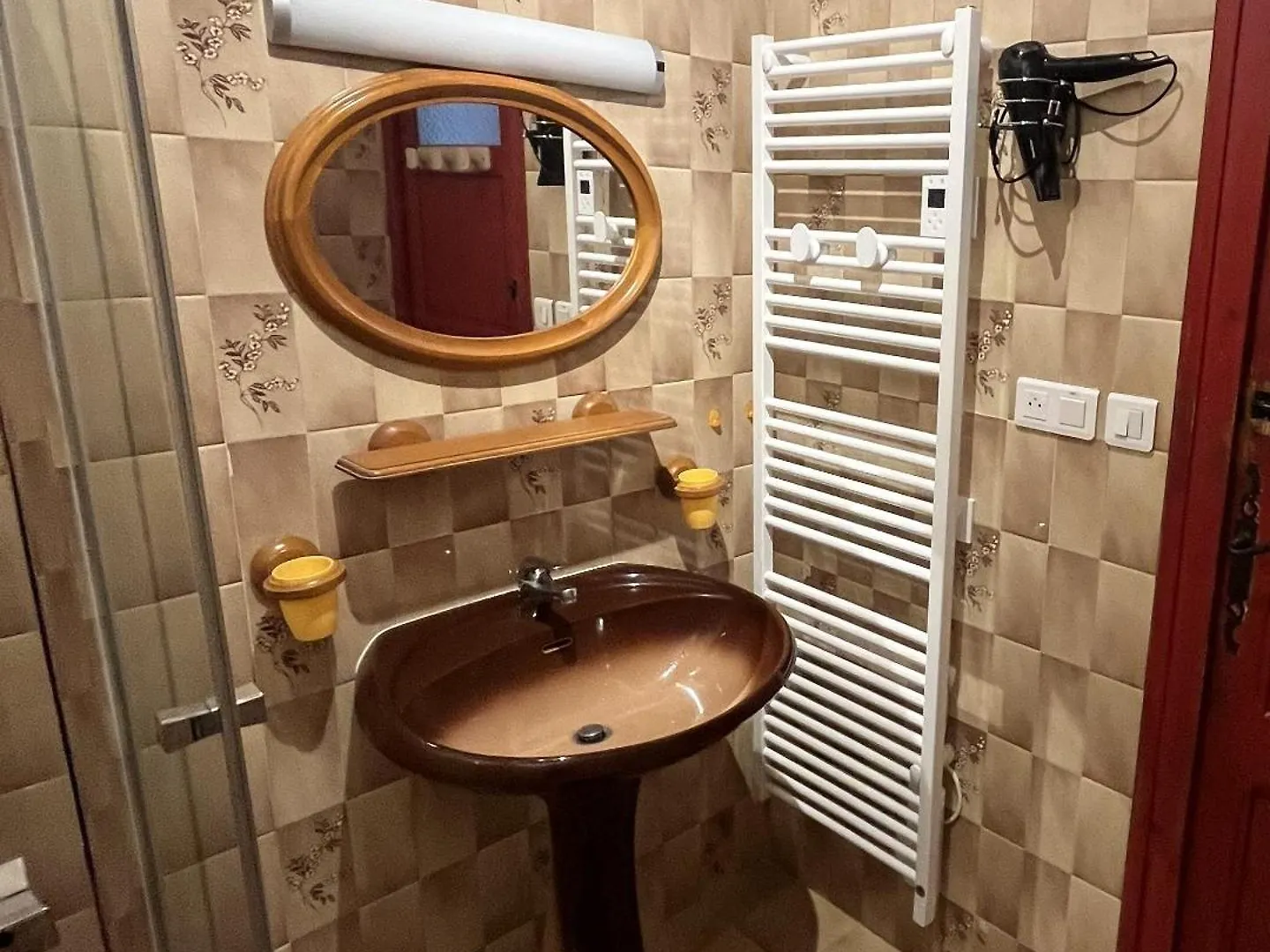 Les Bancs D'Autrefois, Maison Climatisee Avec Wifi Au Centre De Ruoms Nyaraló