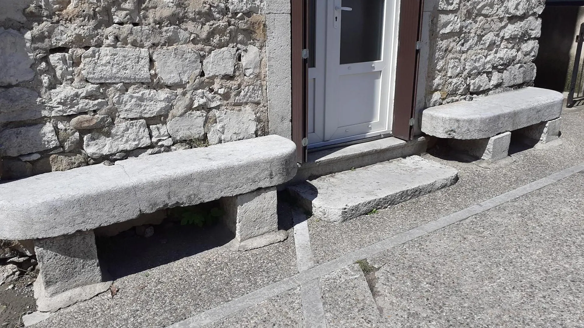 Les Bancs D'Autrefois, Maison Climatisee Avec Wifi Au Centre De Ruoms Franciaország